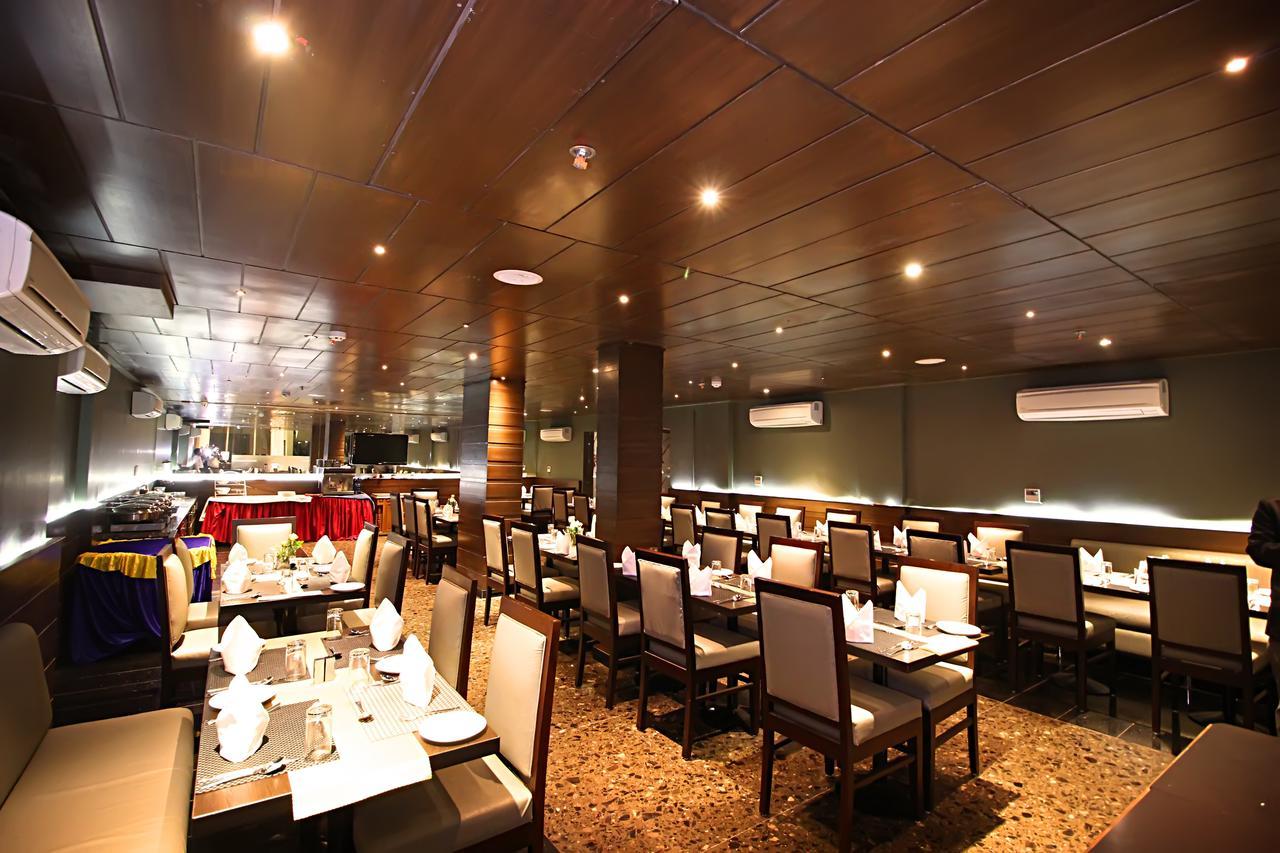 Aravali Clarks Inn Alwar Exterior foto