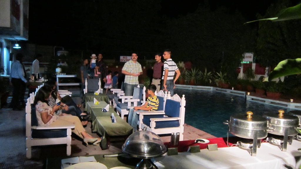 Aravali Clarks Inn Alwar Exterior foto